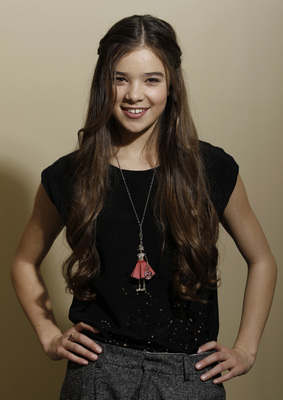 Hailee Steinfeld Poster 2305213