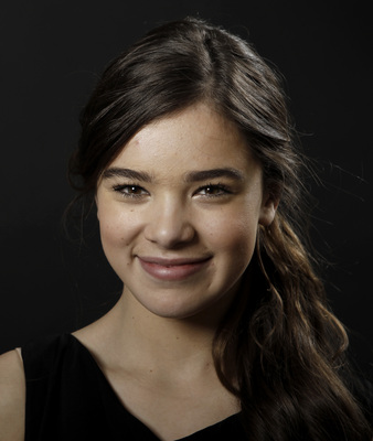 Hailee Steinfeld Poster 2305214