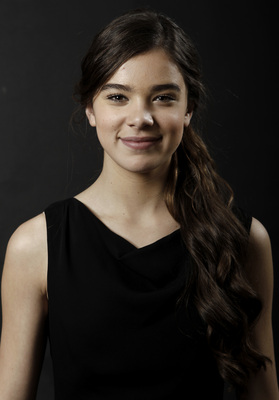 Hailee Steinfeld Poster 2305215