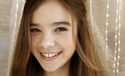Hailee Steinfeld Poster 2305216