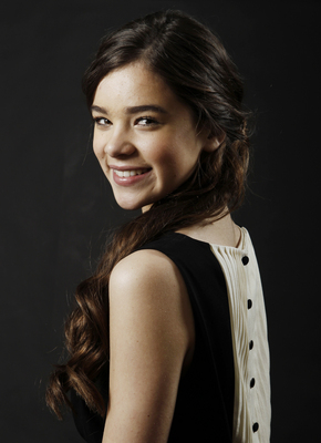 Hailee Steinfeld Poster 2305220