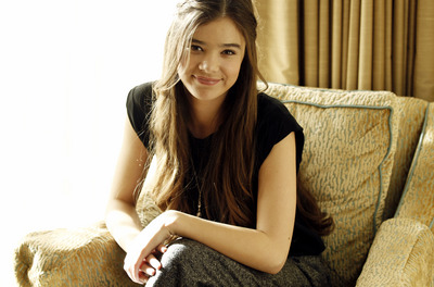 Hailee Steinfeld Poster 2305221