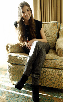 Hailee Steinfeld Poster 2305222