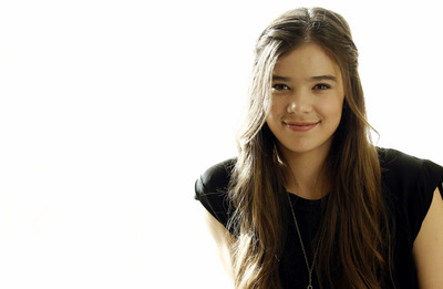 Hailee Steinfeld Poster 2305224