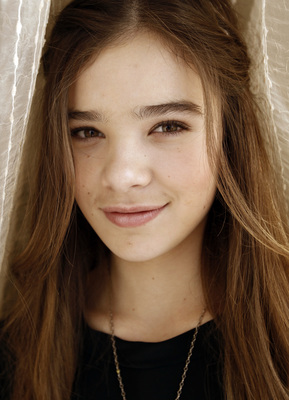Hailee Steinfeld Poster 2305225