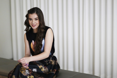 Hailee Steinfeld Poster 2350897