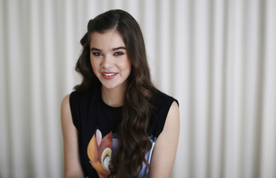 Hailee Steinfeld Poster 2350901