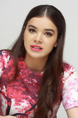Hailee Steinfeld Poster 2365142