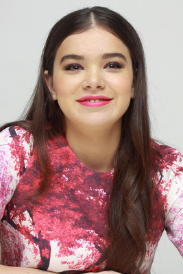 Hailee Steinfeld Poster 2365145