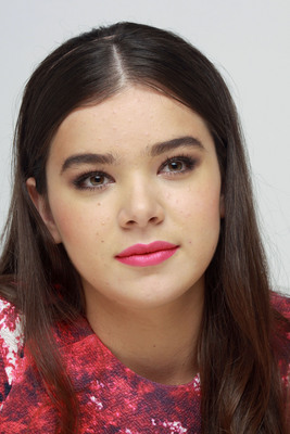 Hailee Steinfeld Poster 2365148