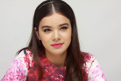 Hailee Steinfeld Poster 2365149