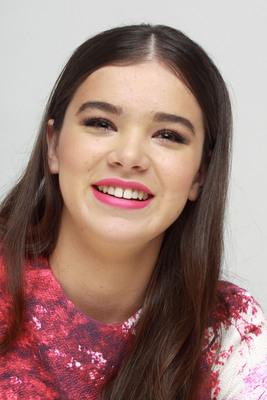 Hailee Steinfeld Poster 2365150