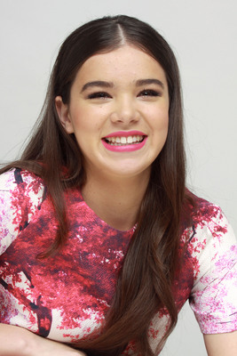 Hailee Steinfeld Poster 2365155