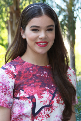 Hailee Steinfeld Poster 2365156