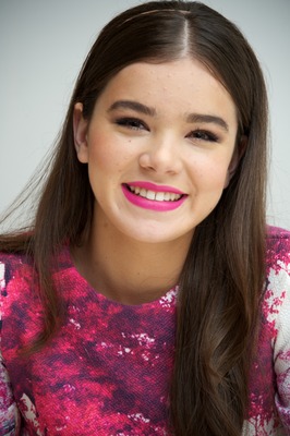 Hailee Steinfeld Poster 2429533