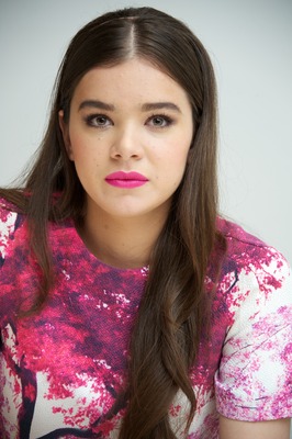 Hailee Steinfeld Poster 2429535