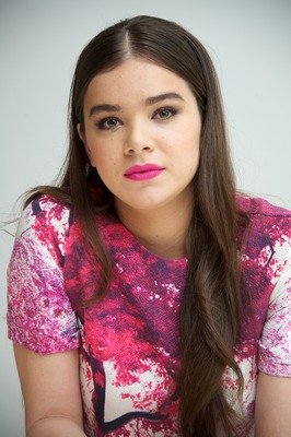 Hailee Steinfeld Poster 2429540
