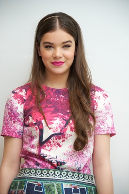 Hailee Steinfeld Poster 2429542