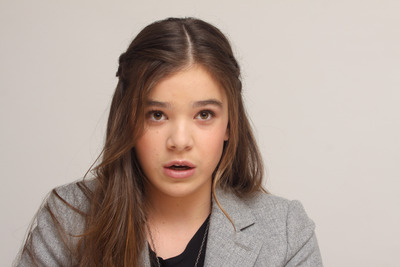 Hailee Steinfeld Poster 2443024