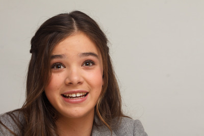 Hailee Steinfeld Poster 2443026