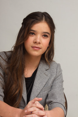 Hailee Steinfeld Poster 2443029