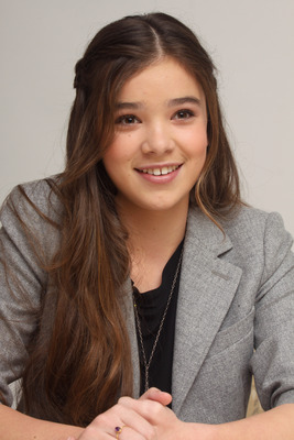 Hailee Steinfeld Poster 2443031