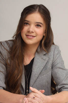 Hailee Steinfeld Poster 2443033