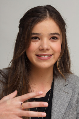Hailee Steinfeld Poster 2443035