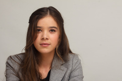 Hailee Steinfeld Poster 2443036