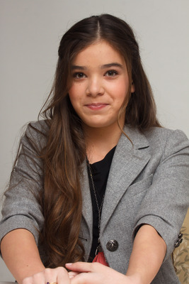 Hailee Steinfeld Poster 2443037