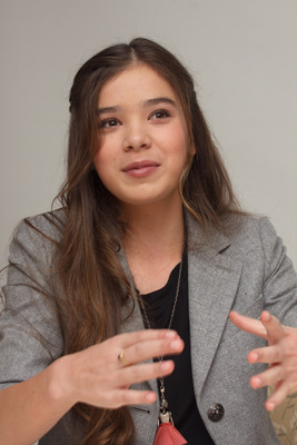 Hailee Steinfeld Poster 2443038