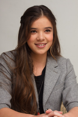Hailee Steinfeld Poster 2443040