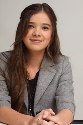 Hailee Steinfeld Poster 2443044