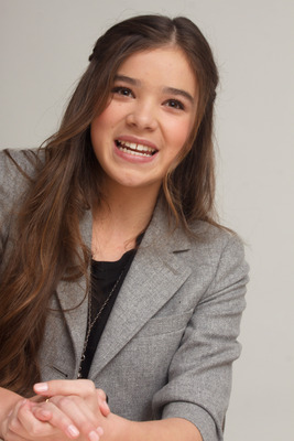 Hailee Steinfeld Poster 2443045