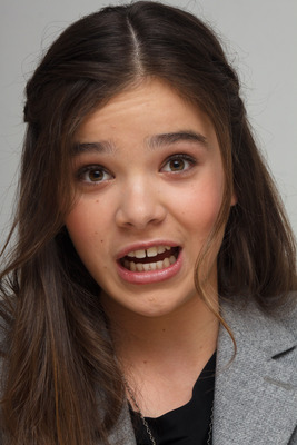 Hailee Steinfeld Poster 2443046