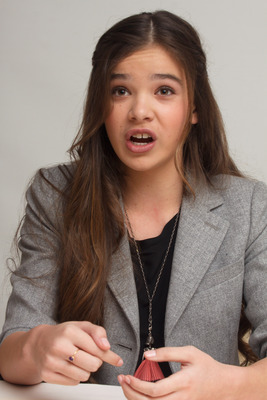 Hailee Steinfeld Poster 2443049