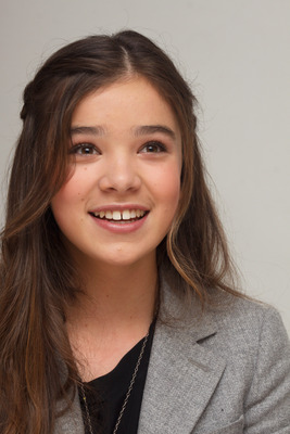 Hailee Steinfeld Poster 2443051