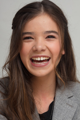 Hailee Steinfeld Poster 2443056