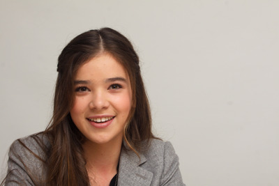 Hailee Steinfeld Poster 2443057