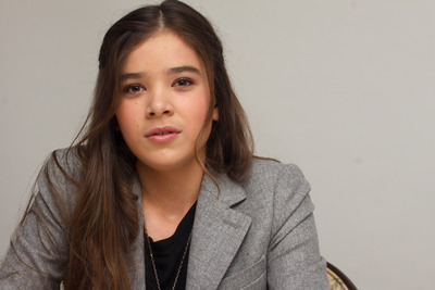 Hailee Steinfeld Poster 2443063