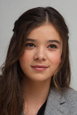 Hailee Steinfeld Poster 2443065