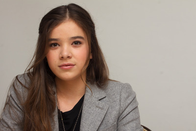 Hailee Steinfeld Poster 2443066