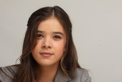 Hailee Steinfeld Poster 2443067