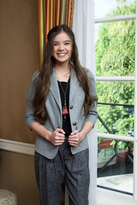 Hailee Steinfeld Poster 2443069