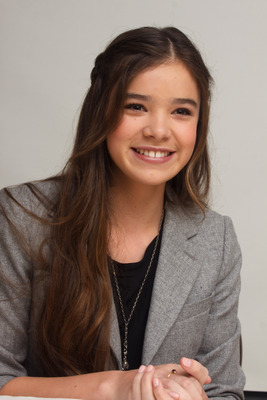 Hailee Steinfeld Poster 2443071