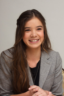 Hailee Steinfeld Poster 2443072