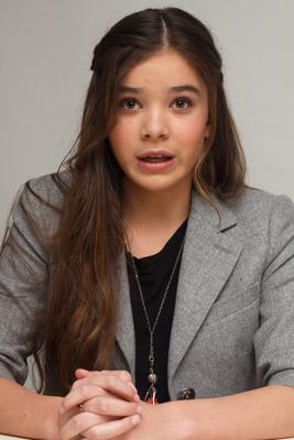 Hailee Steinfeld Poster 2443074