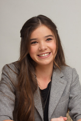 Hailee Steinfeld Poster 2443080