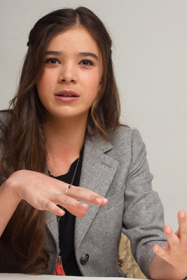 Hailee Steinfeld Poster 2443081