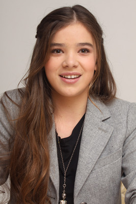 Hailee Steinfeld Poster 2443082
